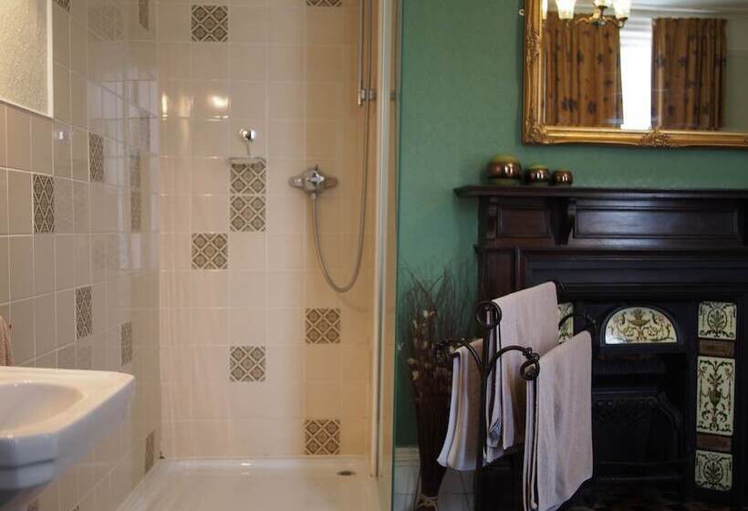 فندق The Coach House