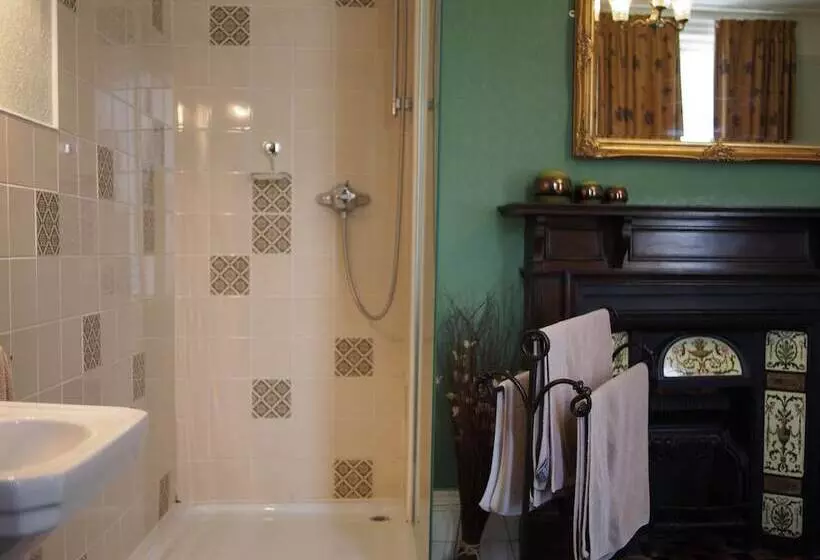 فندق The Coach House