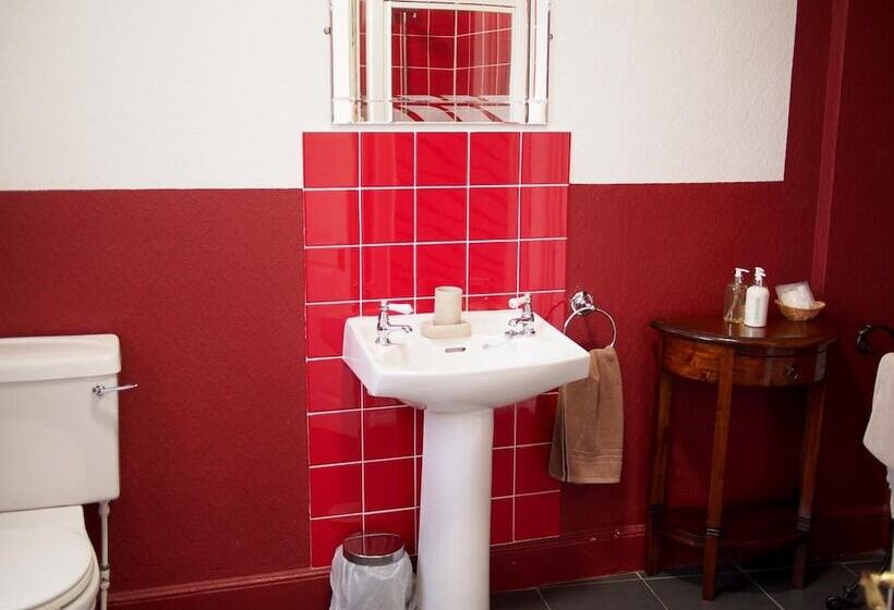 فندق The Coach House