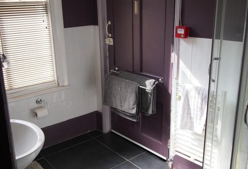 فندق The Coach House