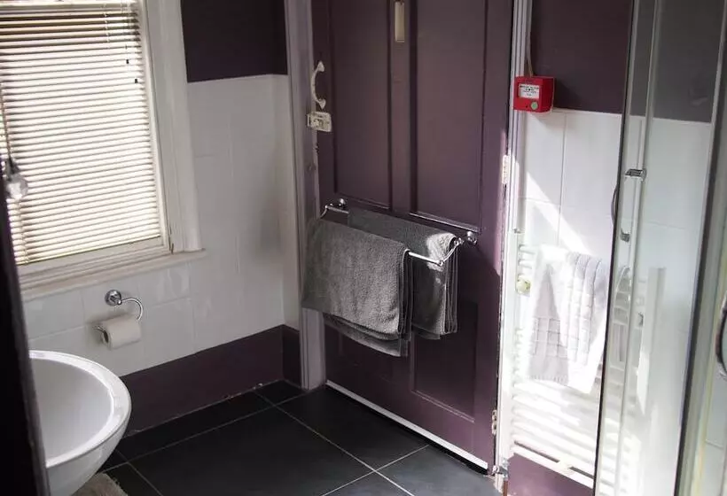 فندق The Coach House