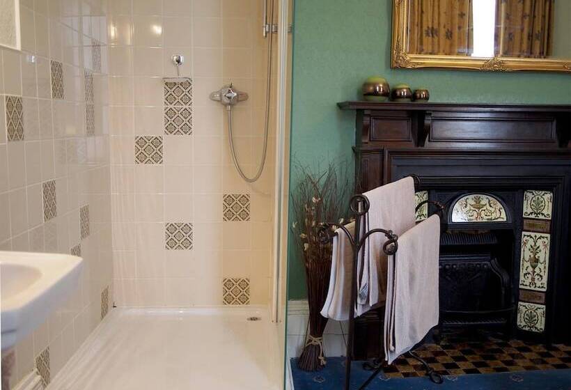 فندق The Coach House