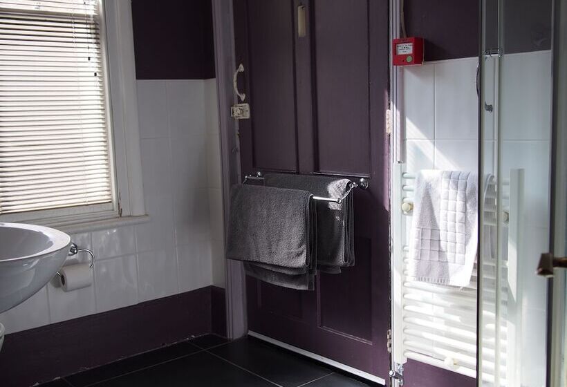 فندق The Coach House