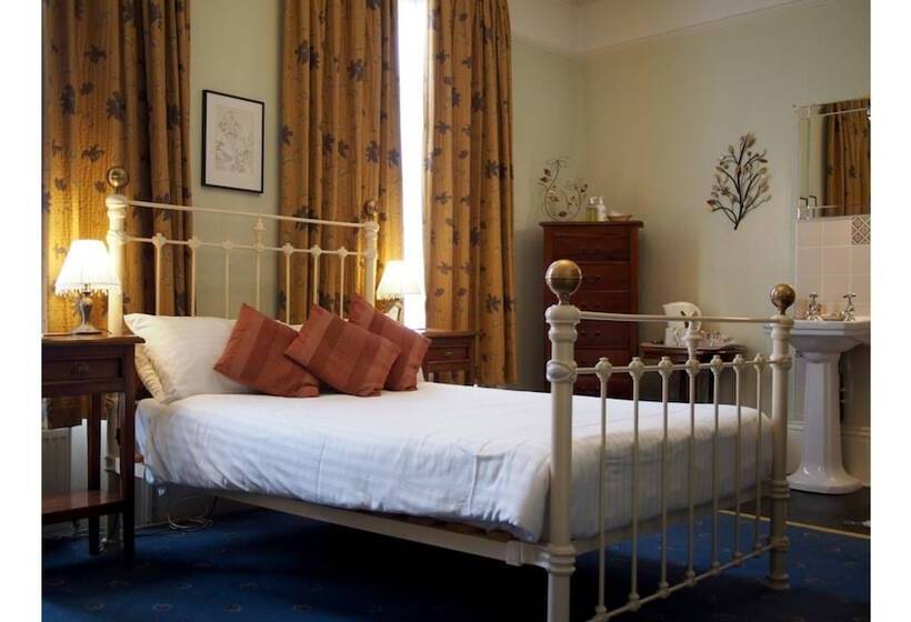 فندق The Coach House