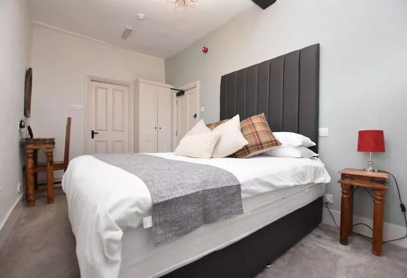 בית מלון כפרי The Halford Bridge Inn