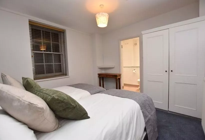 בית מלון כפרי The Halford Bridge Inn