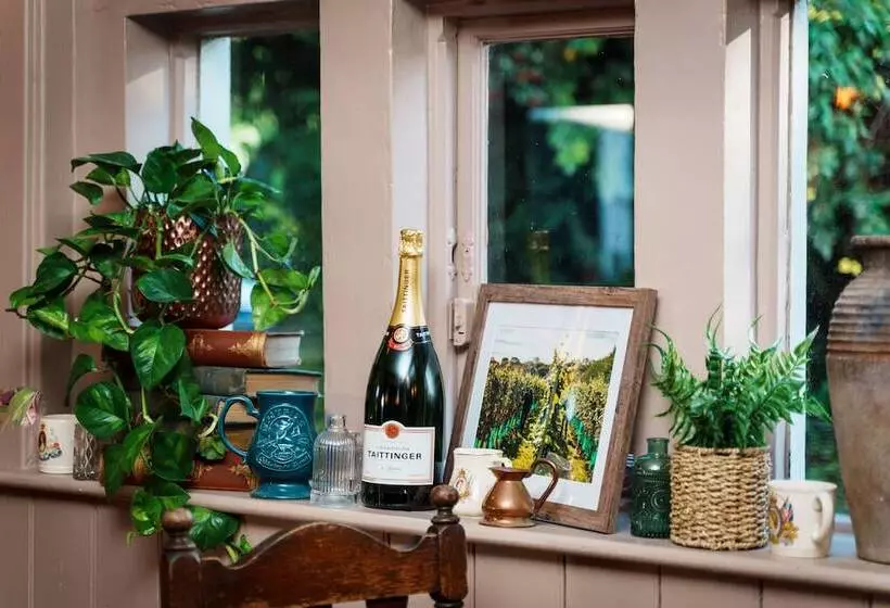 Отель Woolpack Inn