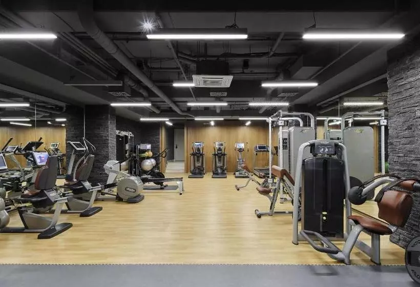 هتل Titanic Gendarmenmarkt Berlin