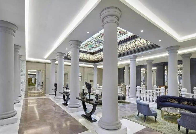 هتل Titanic Gendarmenmarkt Berlin