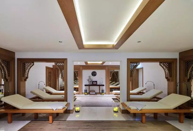 هتل Titanic Gendarmenmarkt Berlin