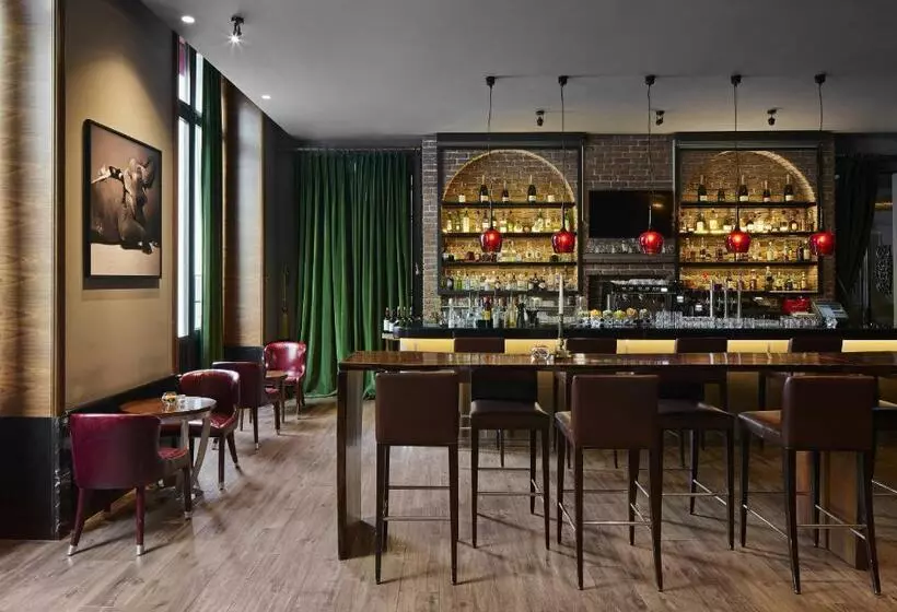 هتل Titanic Gendarmenmarkt Berlin