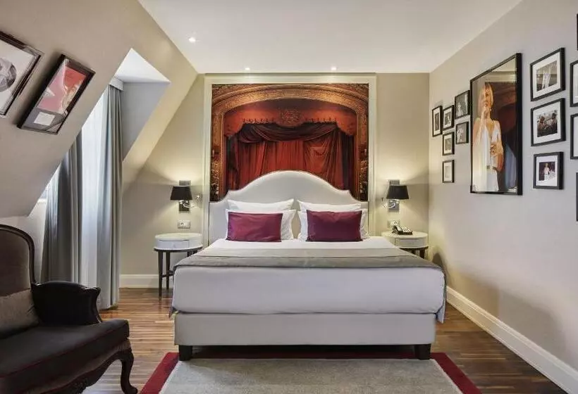 هتل Titanic Gendarmenmarkt Berlin