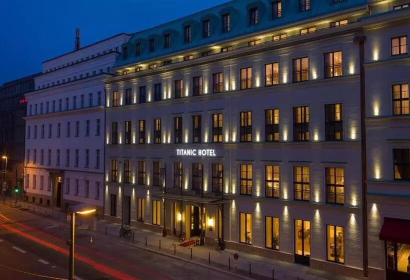 هتل Titanic Gendarmenmarkt Berlin