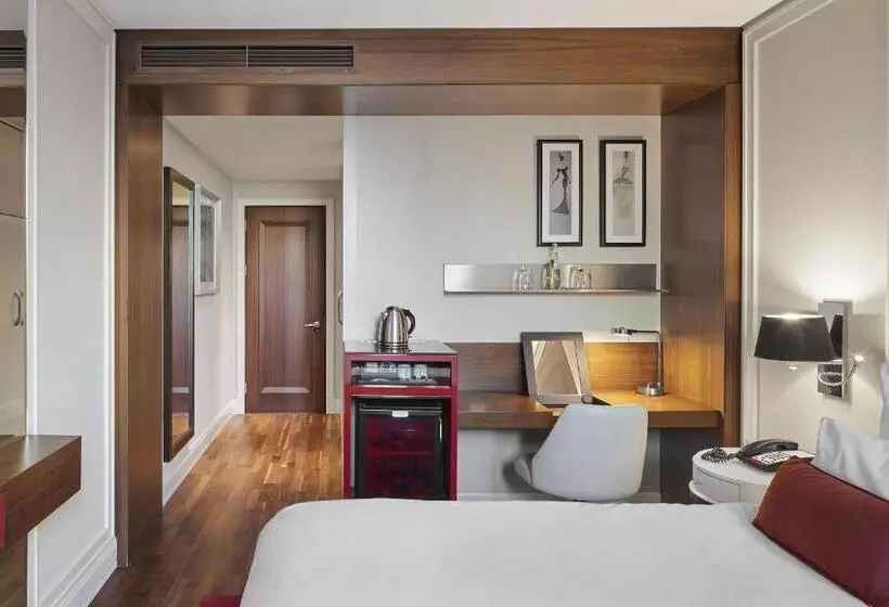 هتل Titanic Gendarmenmarkt Berlin