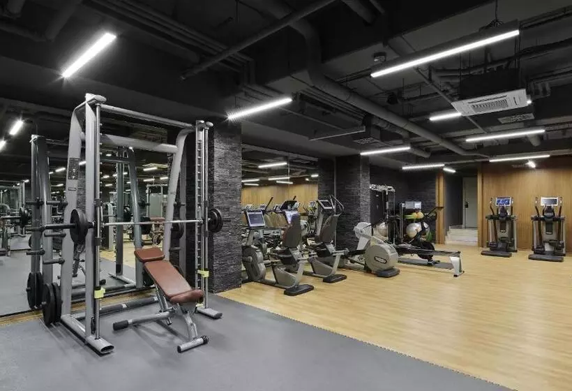 هتل Titanic Gendarmenmarkt Berlin