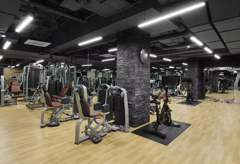 هتل Titanic Gendarmenmarkt Berlin