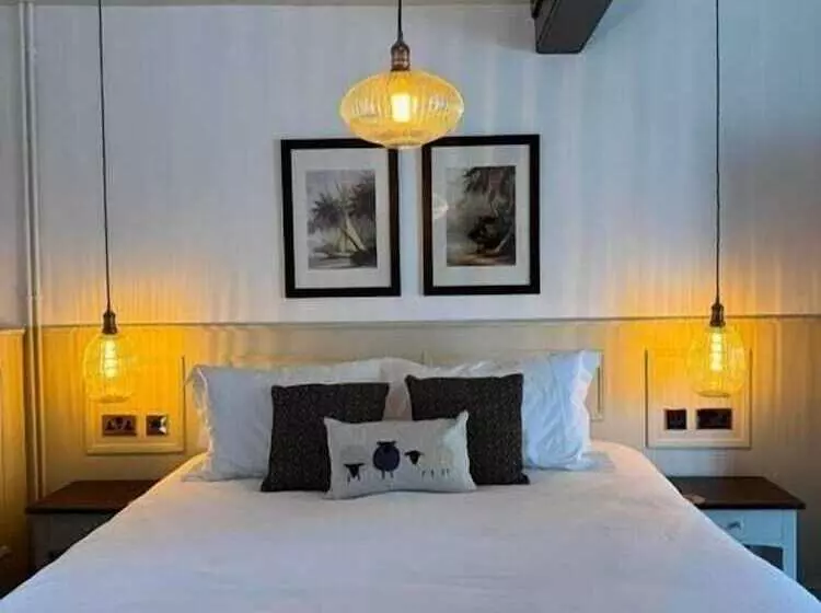 Отель Woolpack Inn