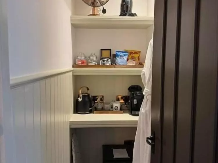 Отель Woolpack Inn