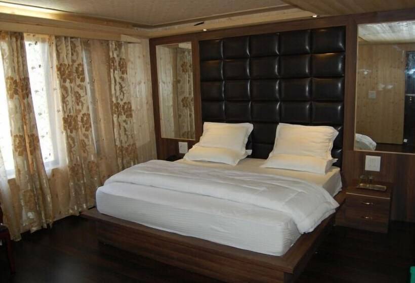 בית מלון כפרי Zahgeer Continental Gulmarg