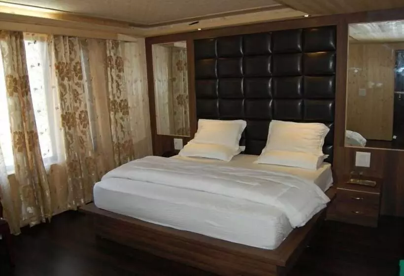 בית מלון כפרי Zahgeer Continental Gulmarg