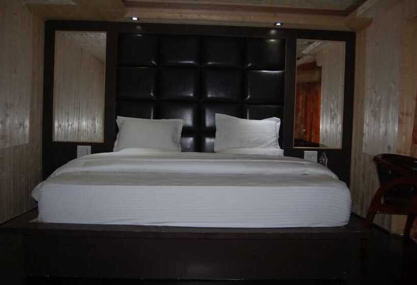 בית מלון כפרי Zahgeer Continental Gulmarg