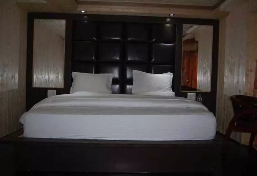 בית מלון כפרי Zahgeer Continental Gulmarg