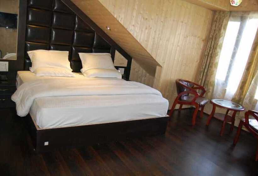 בית מלון כפרי Zahgeer Continental Gulmarg