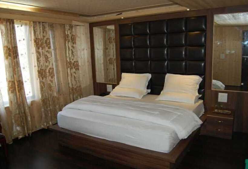 בית מלון כפרי Zahgeer Continental Gulmarg