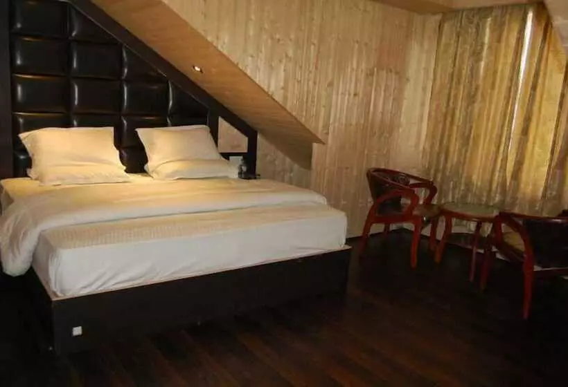 בית מלון כפרי Zahgeer Continental Gulmarg