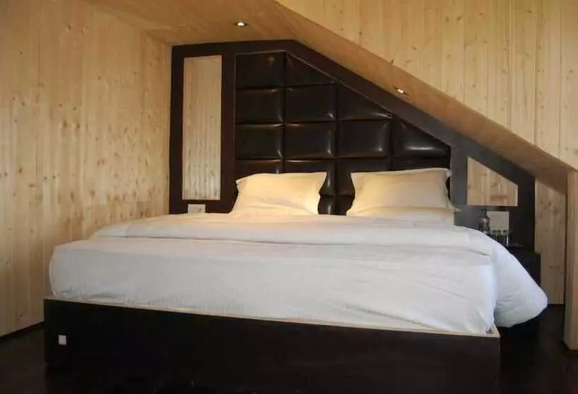 בית מלון כפרי Zahgeer Continental Gulmarg