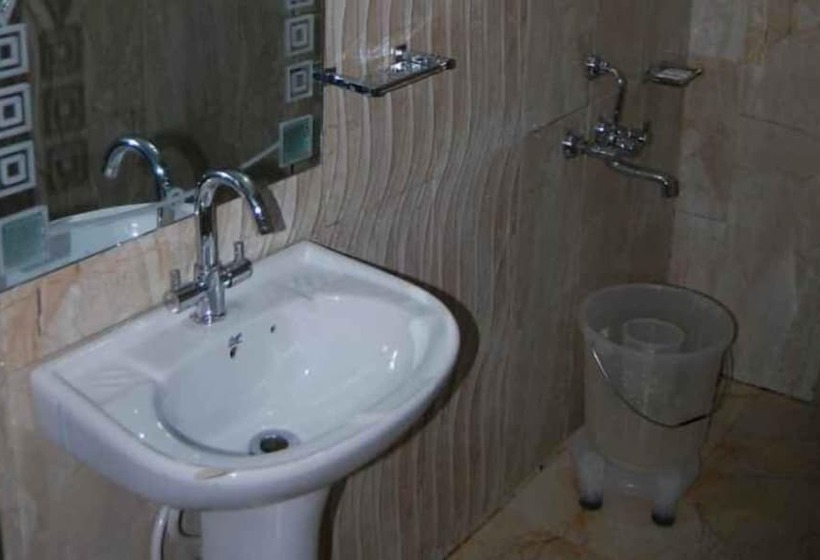 בית מלון כפרי Zahgeer Continental Gulmarg