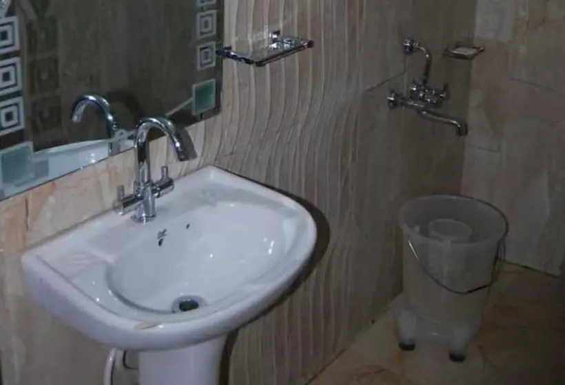 בית מלון כפרי Zahgeer Continental Gulmarg