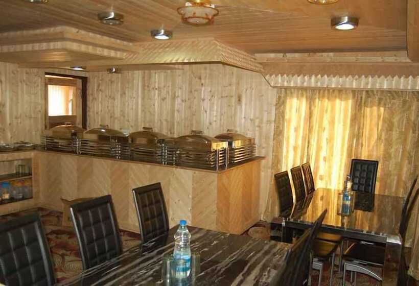 בית מלון כפרי Zahgeer Continental Gulmarg