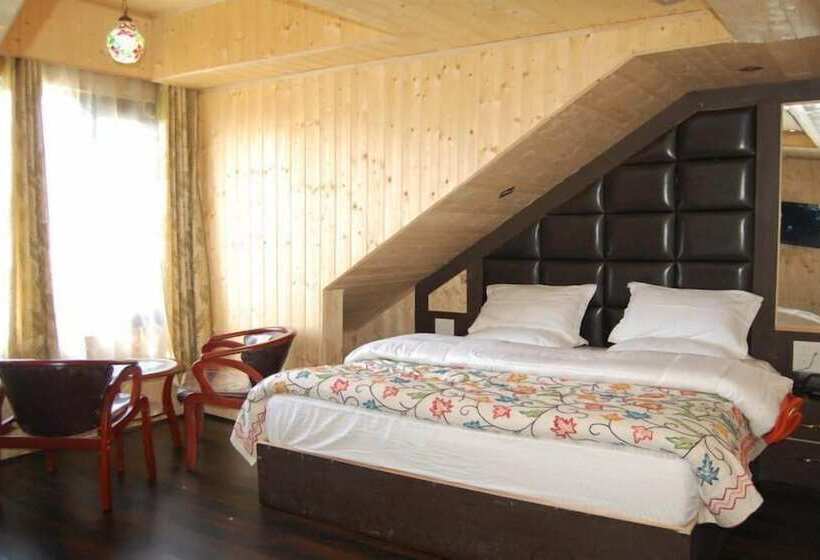 בית מלון כפרי Zahgeer Continental Gulmarg