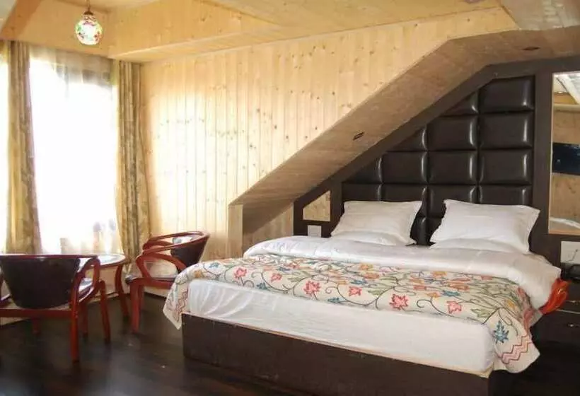 בית מלון כפרי Zahgeer Continental Gulmarg