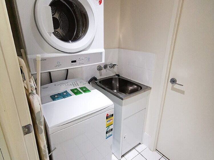 Inn On The Park Apartments