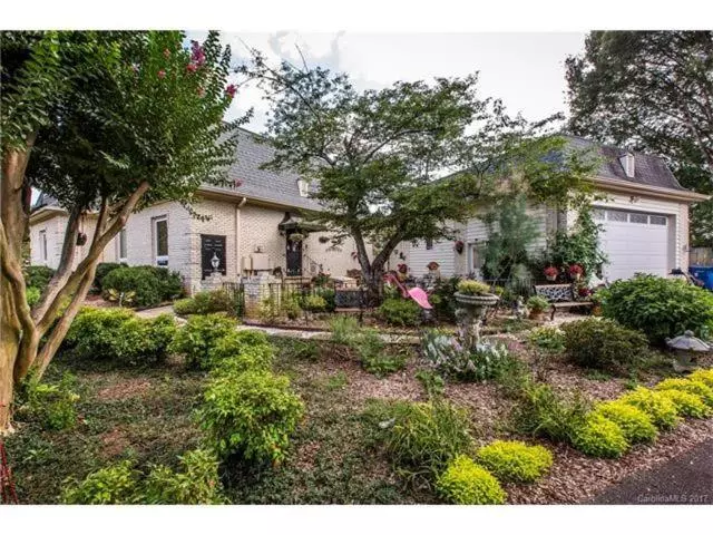 Matthews Manor Bed & Breakfast