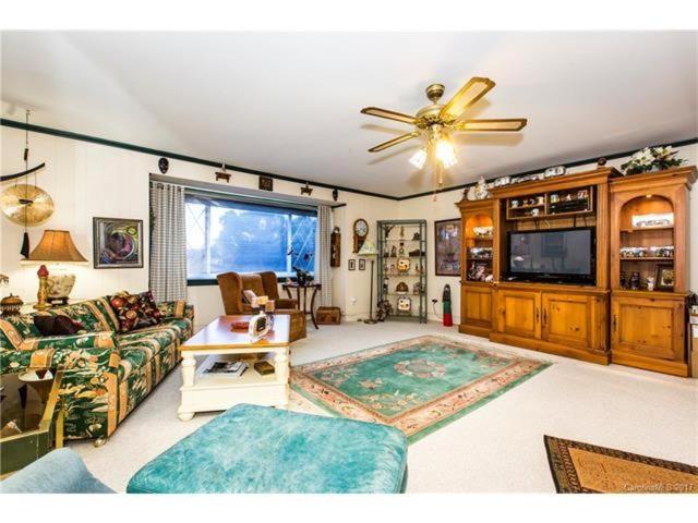 Matthews Manor Bed & Breakfast