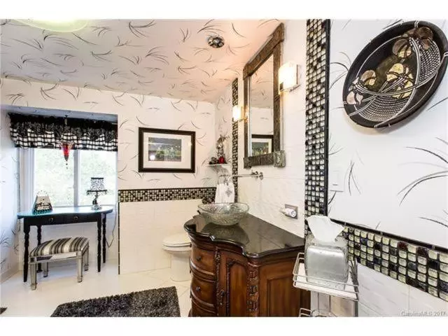 Matthews Manor Bed & Breakfast