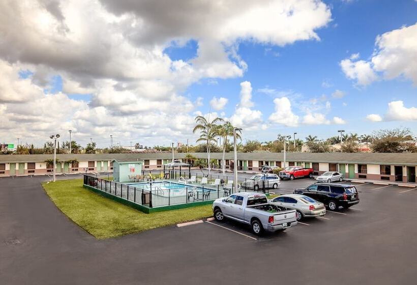 モーテル Budget Host Inn Florida City