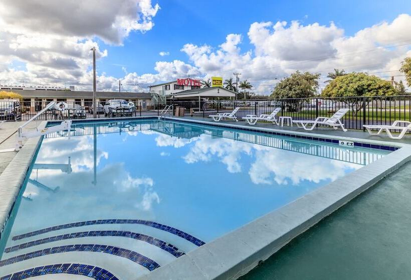 モーテル Budget Host Inn Florida City