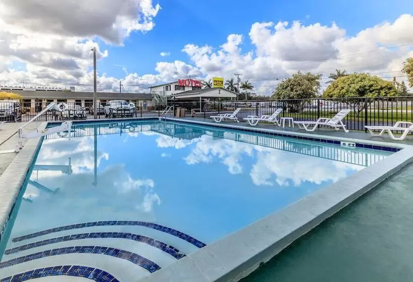 모텔 Budget Host Inn Florida City