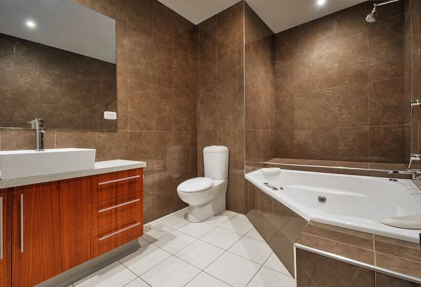 汽车旅馆  Centenary Peaks