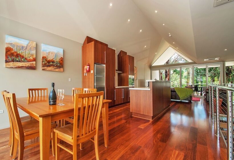 汽车旅馆  Centenary Peaks