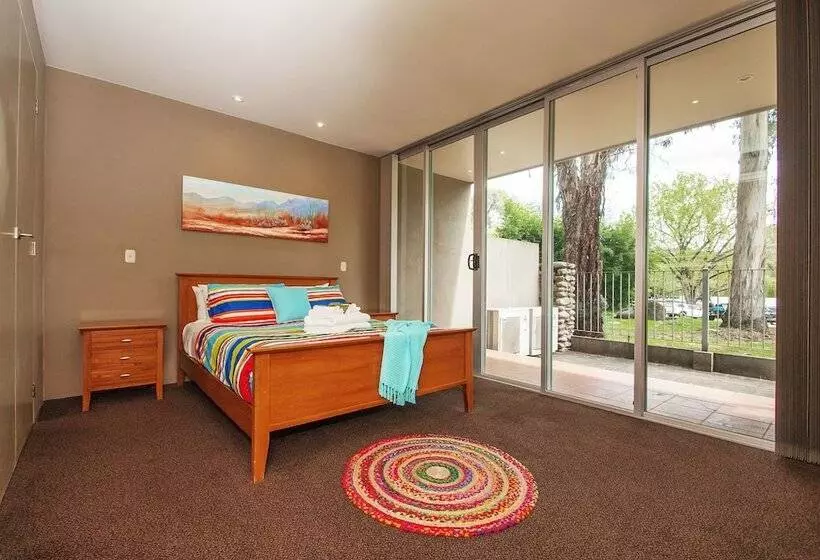 فندق على الطريق Centenary Peaks