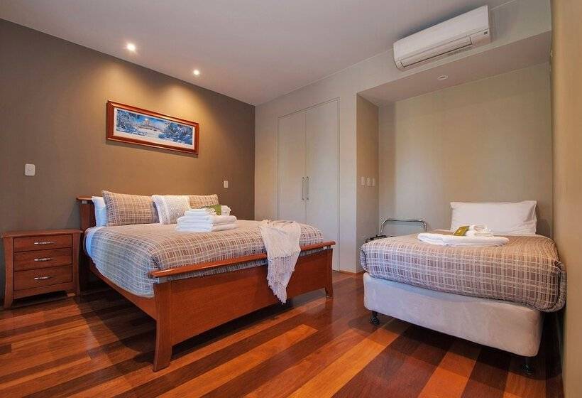 汽车旅馆  Centenary Peaks