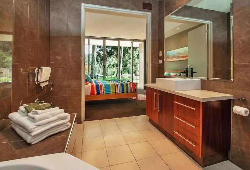 فندق على الطريق Centenary Peaks