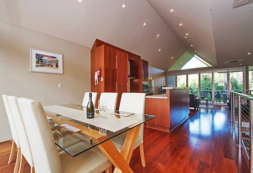 汽车旅馆  Centenary Peaks