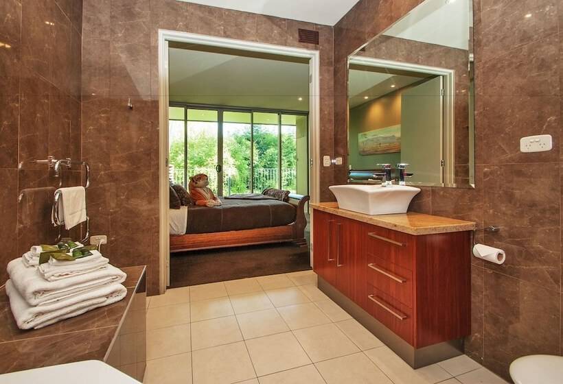 汽车旅馆  Centenary Peaks