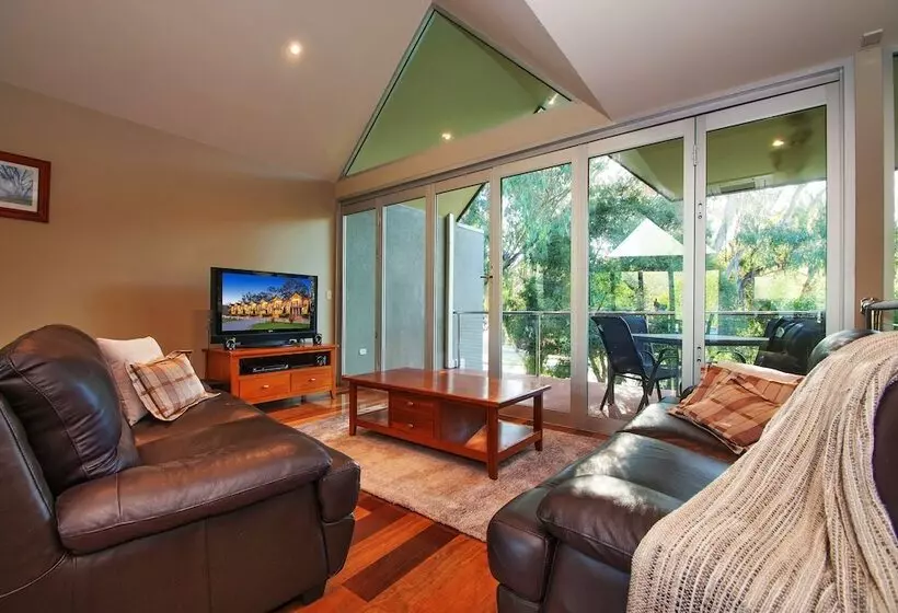 فندق على الطريق Centenary Peaks